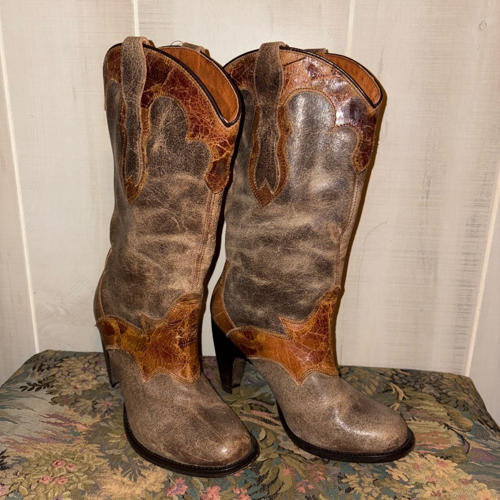 Justin Size 7.5 Brown and Tan Women's Heeled Cowboy Boots